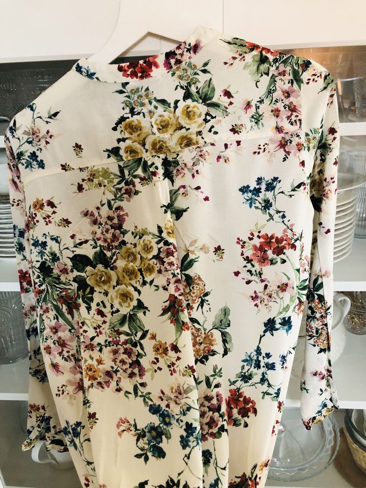 Piękna koszula bluzka koszulowa w kwiaty- Reserved 34/XS