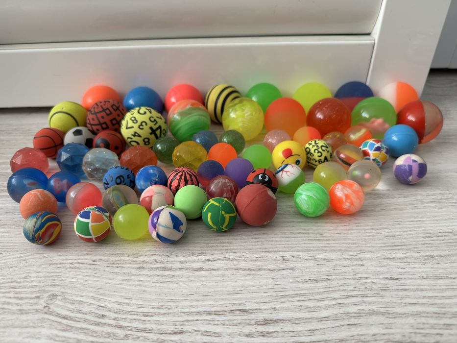 Pileczki kauczukowe male i duze 65 sztuk