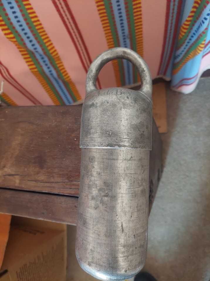 Recipiente de medida metálico