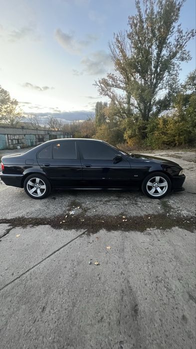 Продам BMW e39 2000 год