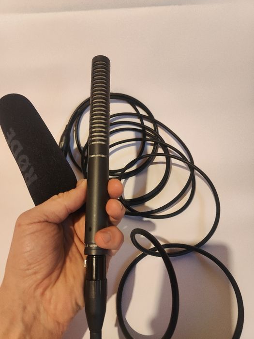 Rode NTG-1 profesjonalny mikrofon pojemnościowy typu shotgun.