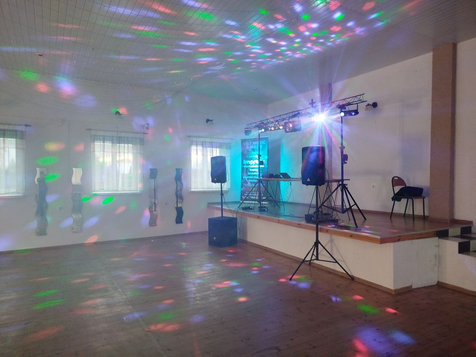 Wynajem nagłośnienia, oświetlenia oraz wytwornic dymu i baniek.