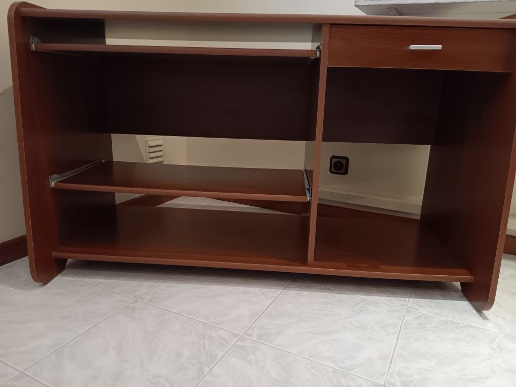 Secretaria castanha em MDF