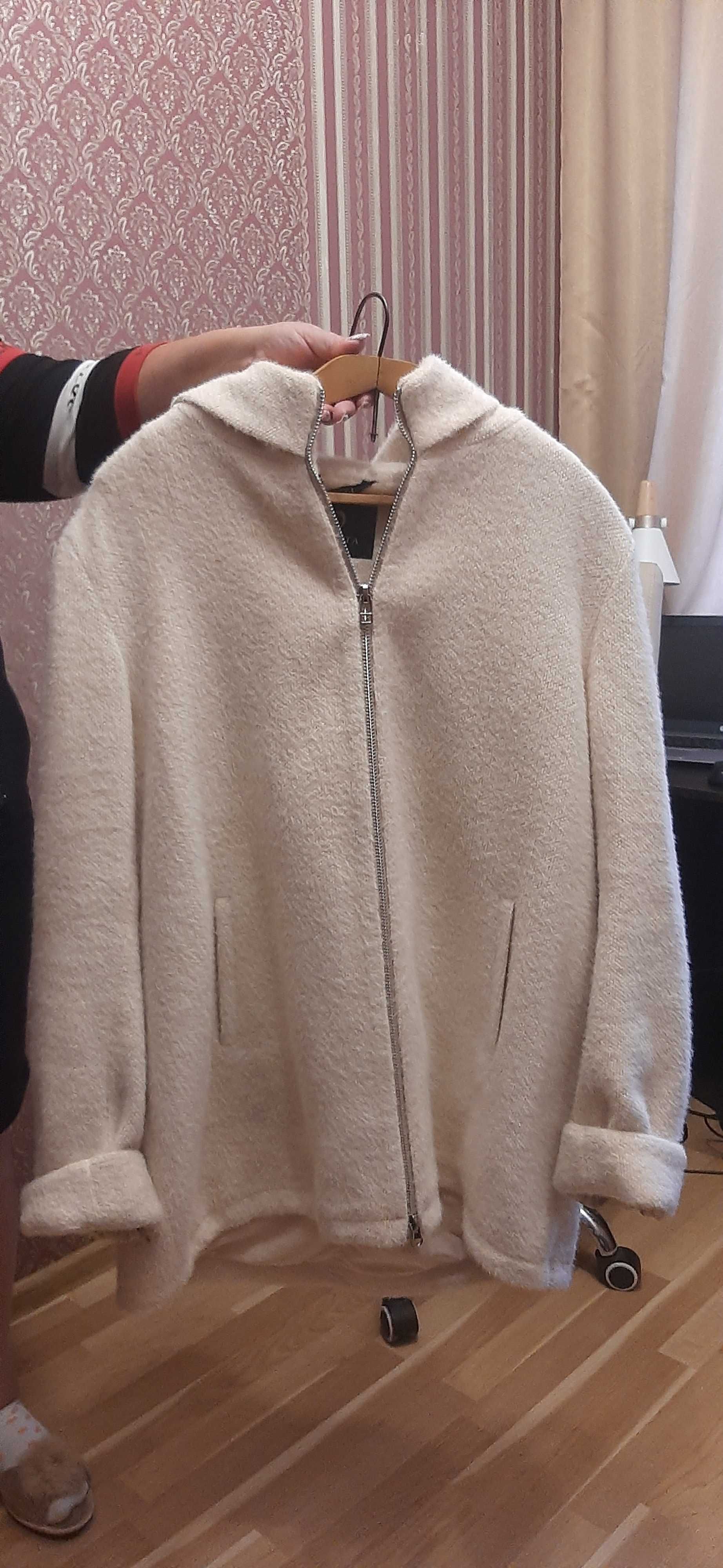Продається жіноча куртка з  альпаки