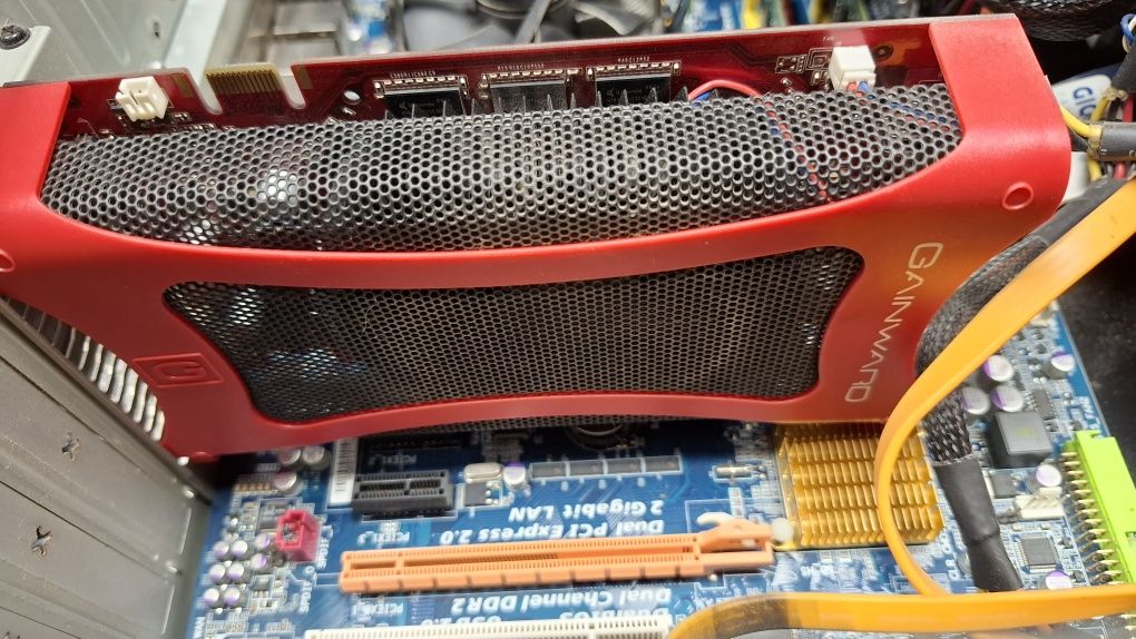 Komputer stacjonarny +monitor