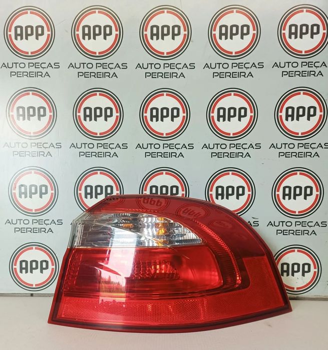 Farolim traseiro direito Kia Rio de 2014.