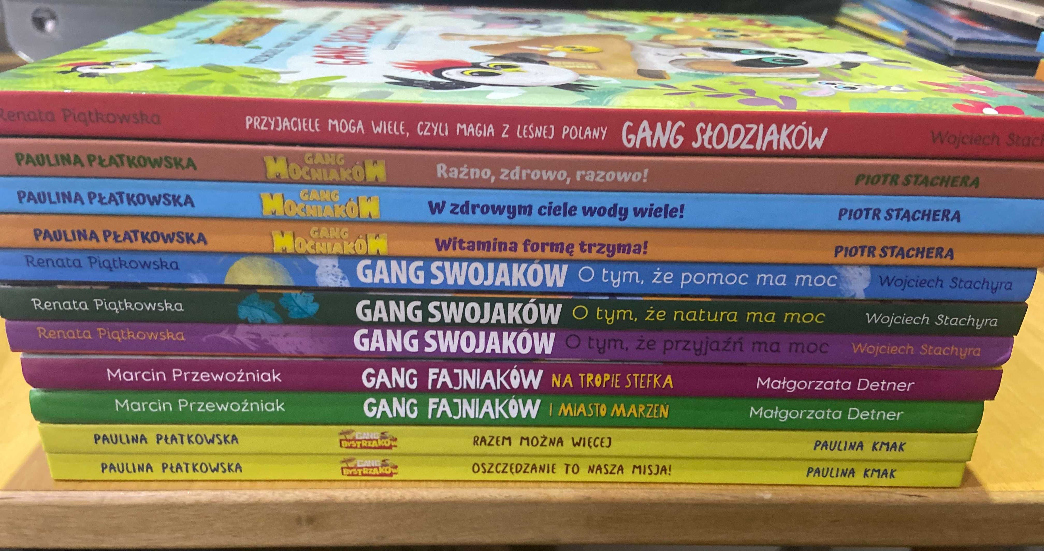 Zbiór książek z Biedronki
