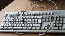 Teclado marca "Genius" - Antigo, sem entrada USB