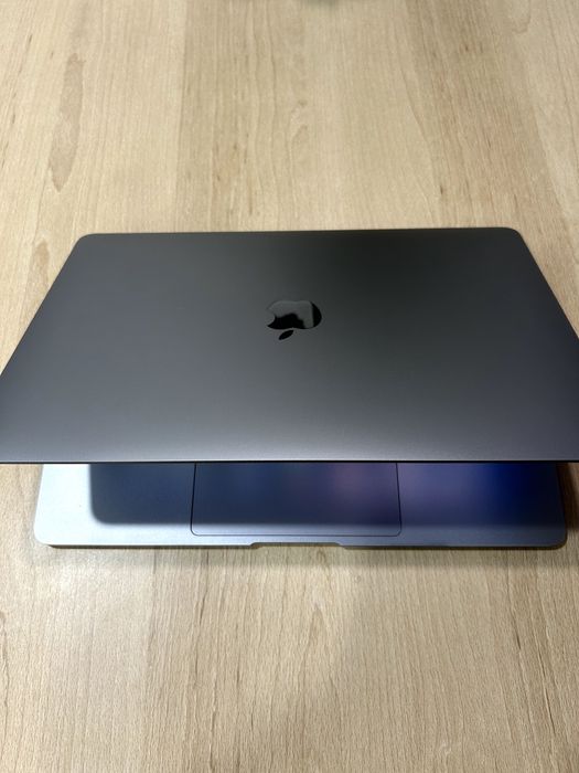 MacBook Air 13 2020 (8/256гб)