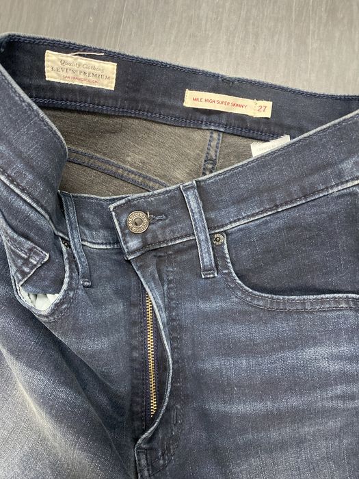 Jean Levi’s Mulher Mile High Super Skinny Marrina W27 L30