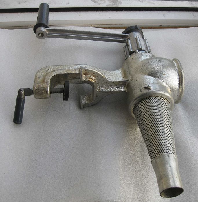 Соковыжималка, соковитискач ручний чавунний Мотор Січ СБЧ-1