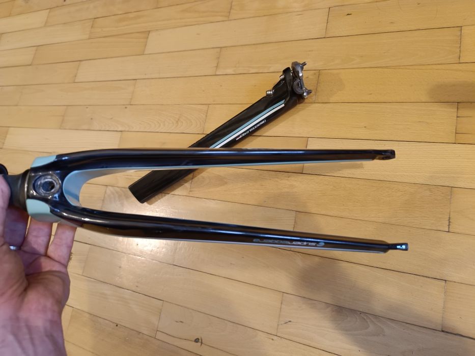 Карбоновая Вилка Bianchi OltreXR2/ подсидельный штырь Bianchi OltreXR3