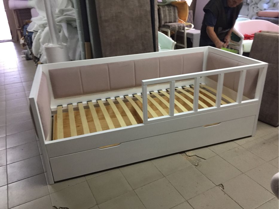 Перетяжка та ремонт м’яких меблів