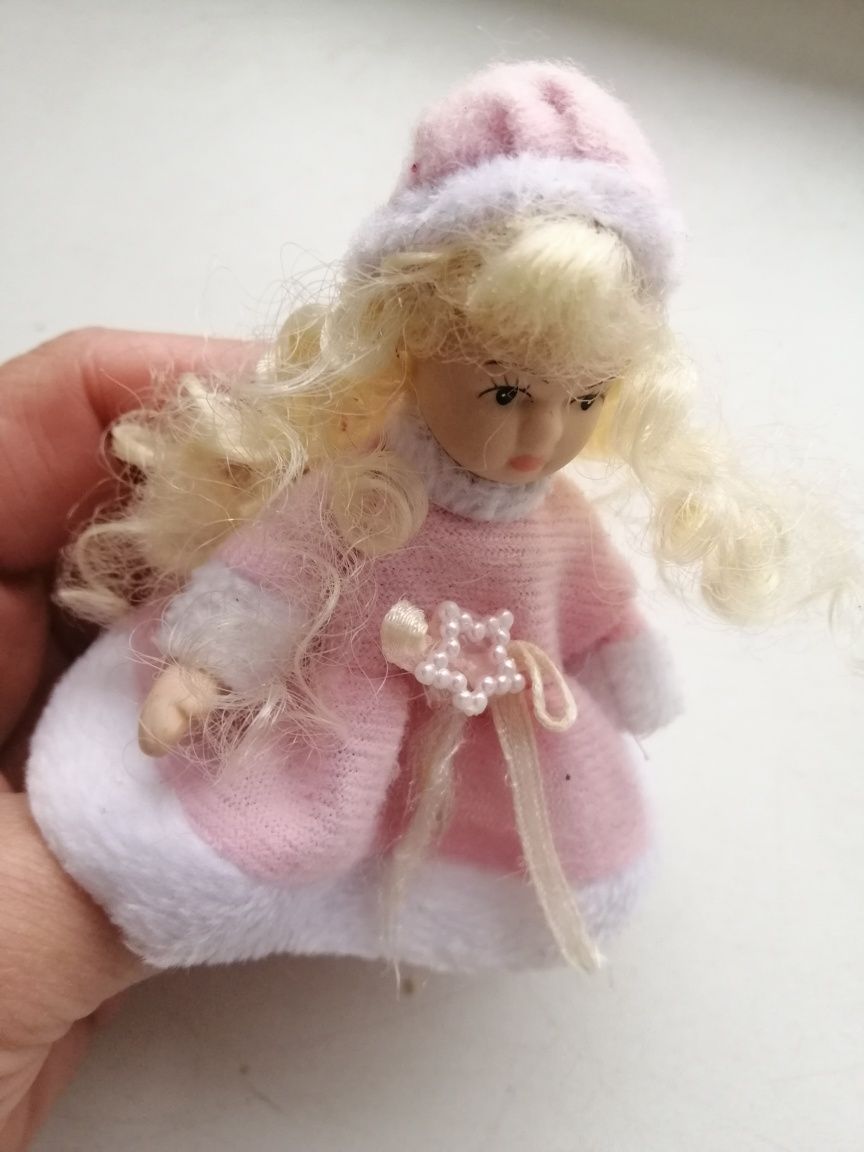 Продам мини куклу фарфоровую Снегурочка 9 см