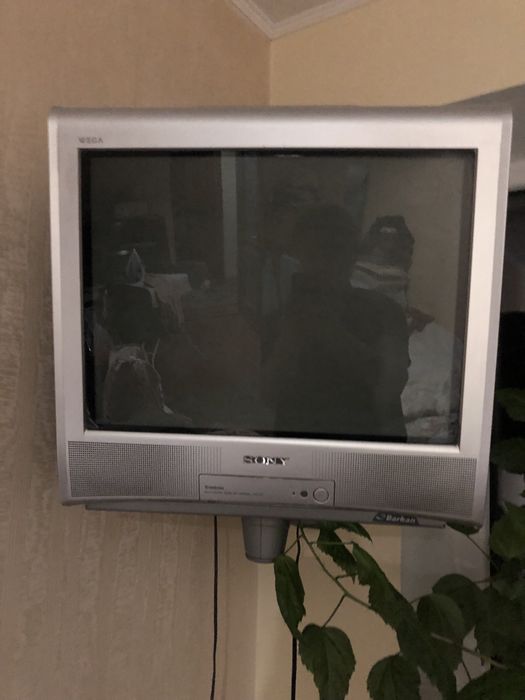 Телевізор Sony + кронштейн+ сателітарка