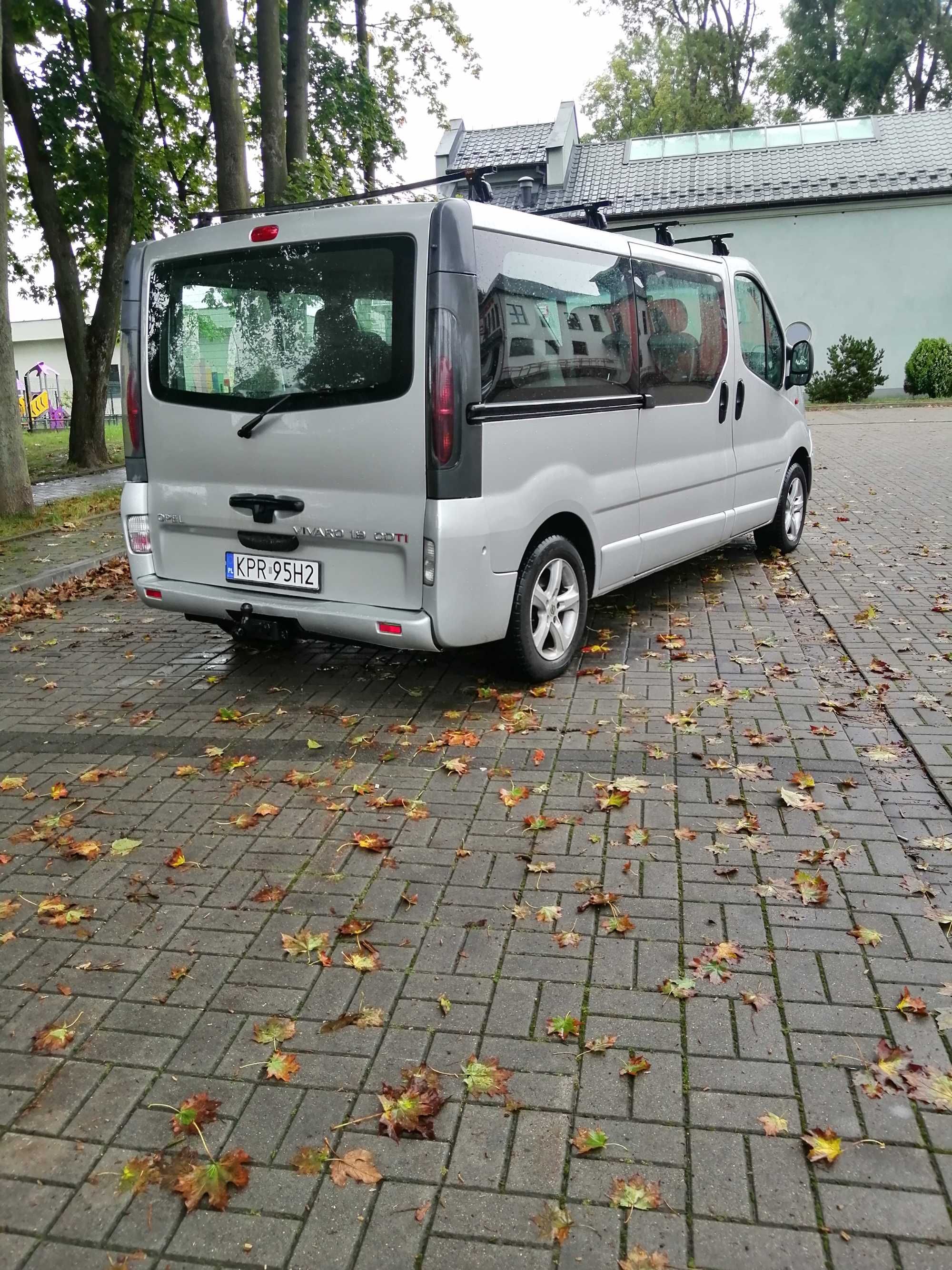 Opel Vivaro-9 osobowy  long, poj. 1.9 diesel. Ewentualna zamiana.