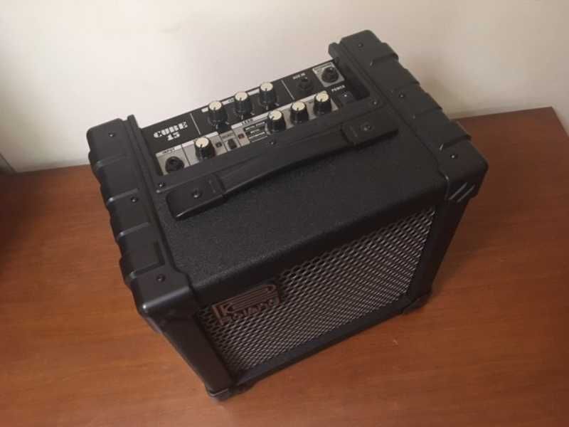 Amplificador de guitarra Roland em bom estado