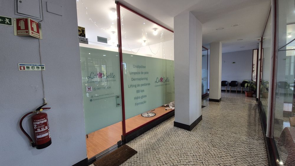 Loja Comercial nas Galerias Butler (Mem Martins)