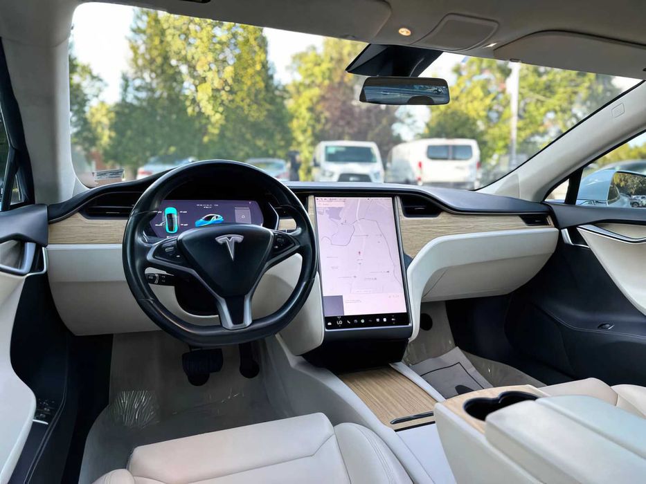 Tesla Model S      2018