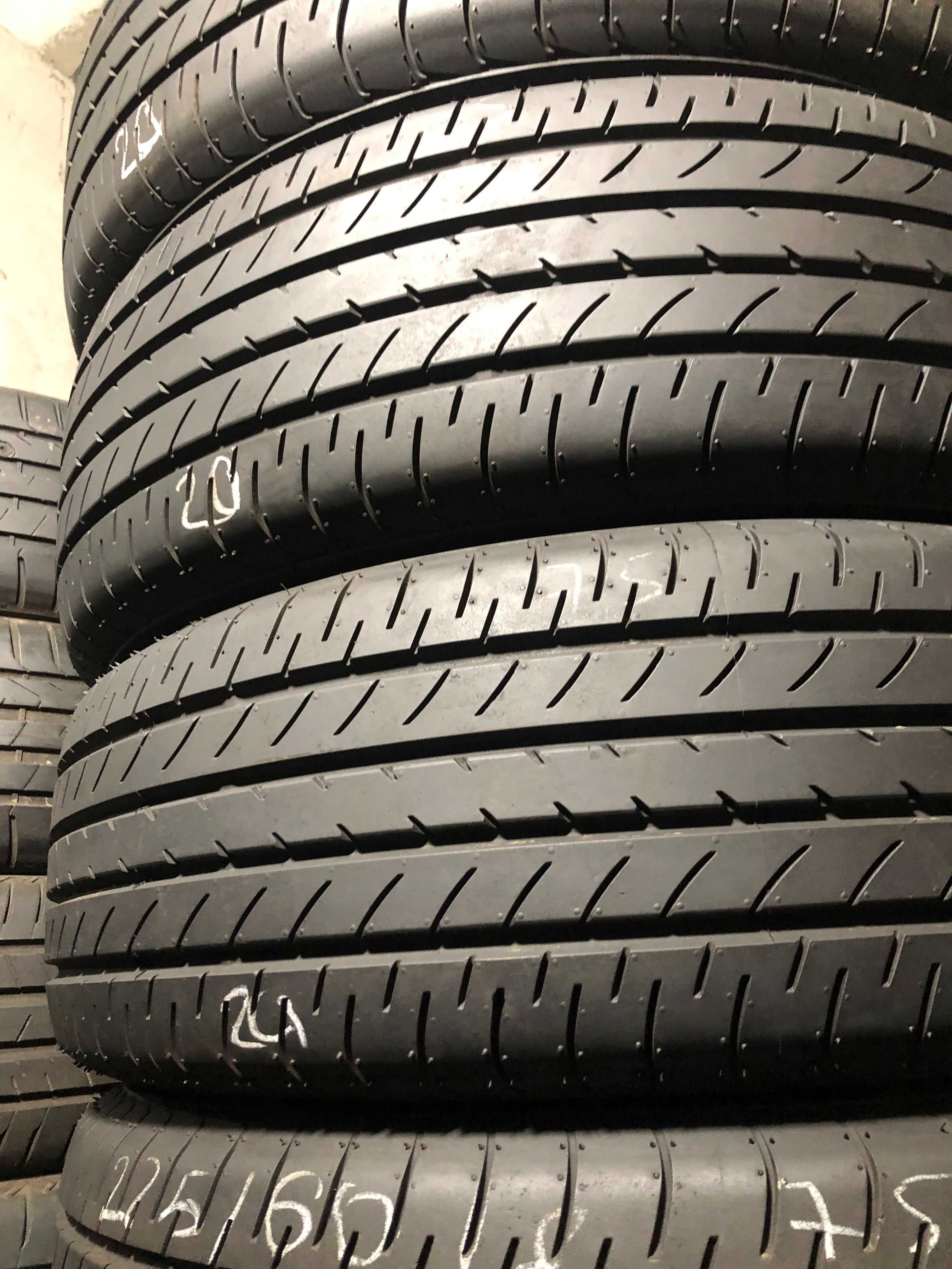 Шини 225/60 R18 Yokohama Bluearth E51 Комплект