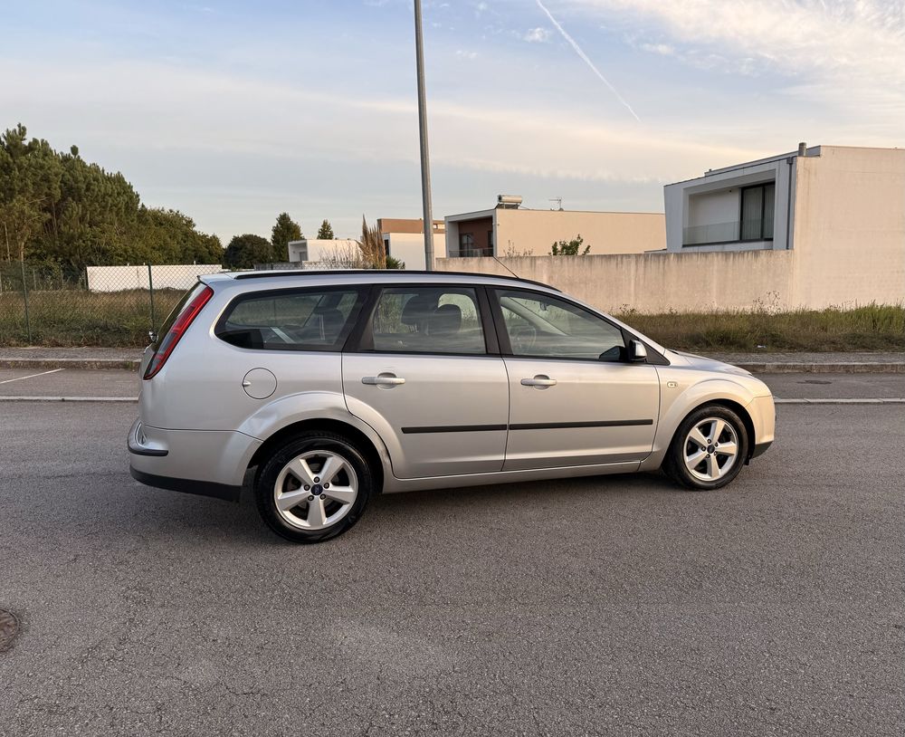 FORD FOCUS 1.4 i - 2005