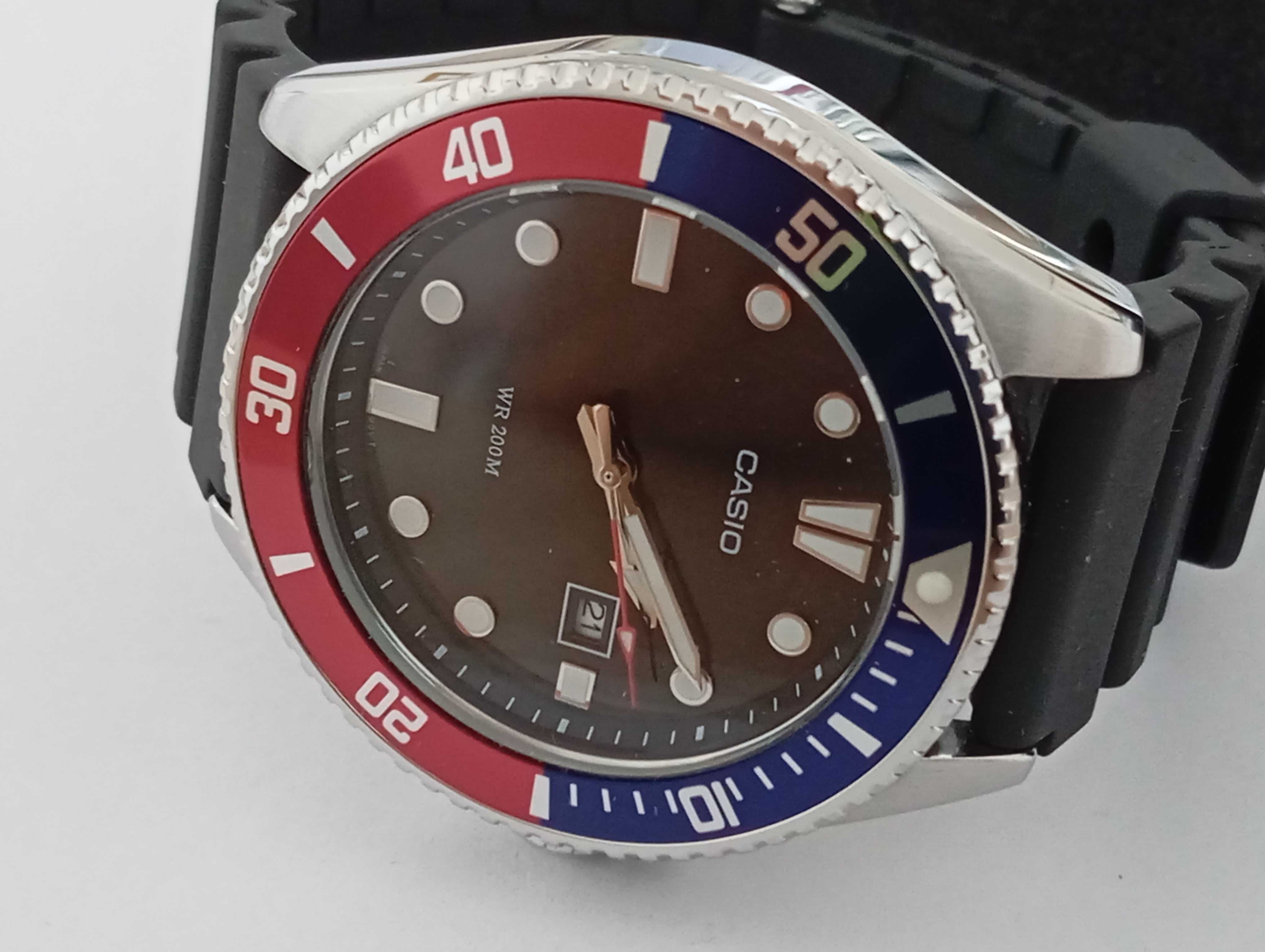 Zegarek Casio MDV-101 tzw. Pepsi