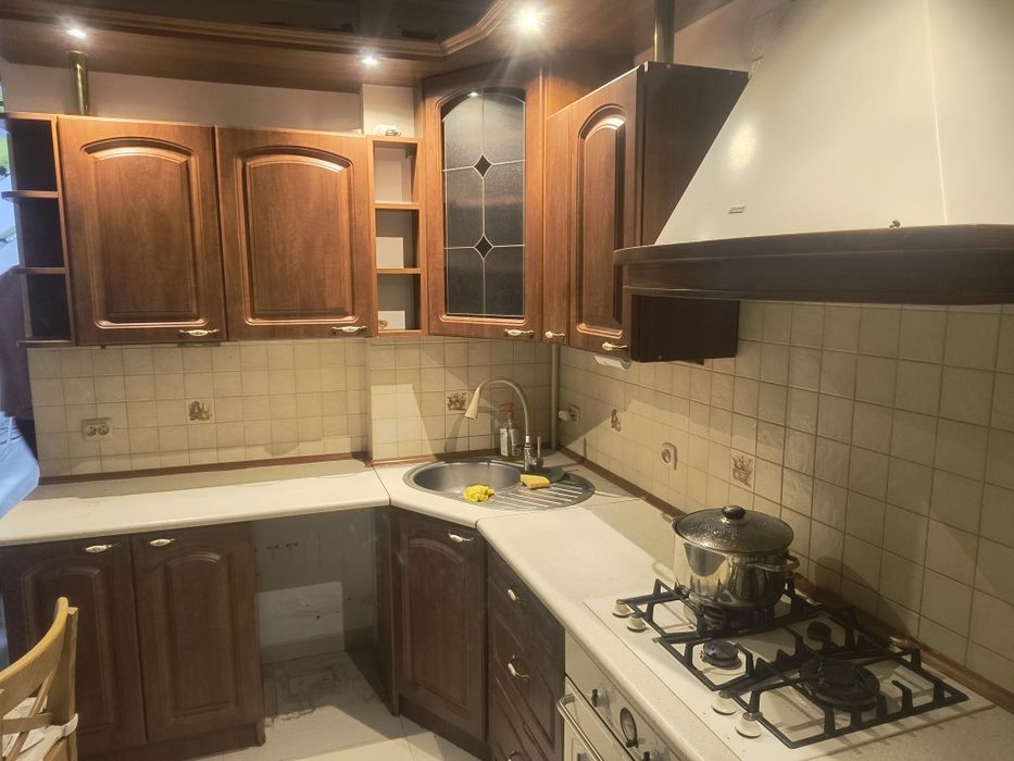 Meble kuchenne w bardzo dobrym stanie ze sprzętem AGD