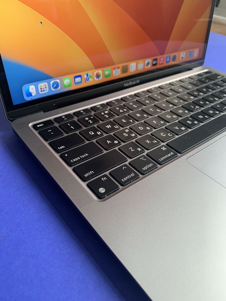 Macbook Air 13, m1, 8gb, 256gb Space Gray MGN63 + комплект