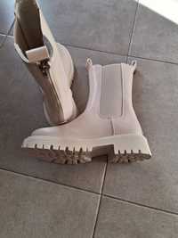 Botas novas N 37