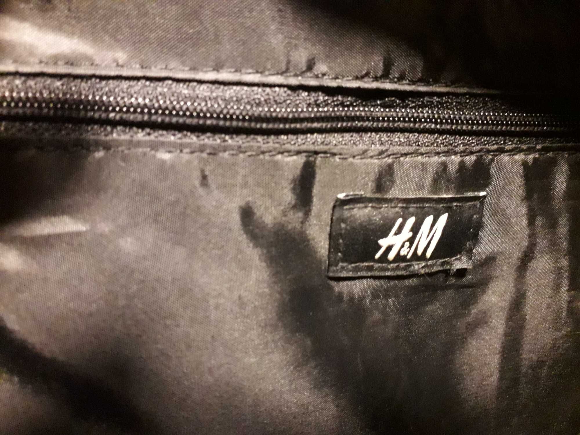 Elegancka czarna torebka  firmy H&M