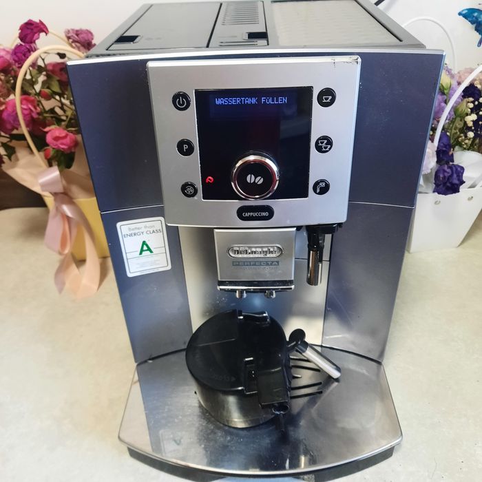 Продам кофемашину Delonghi
