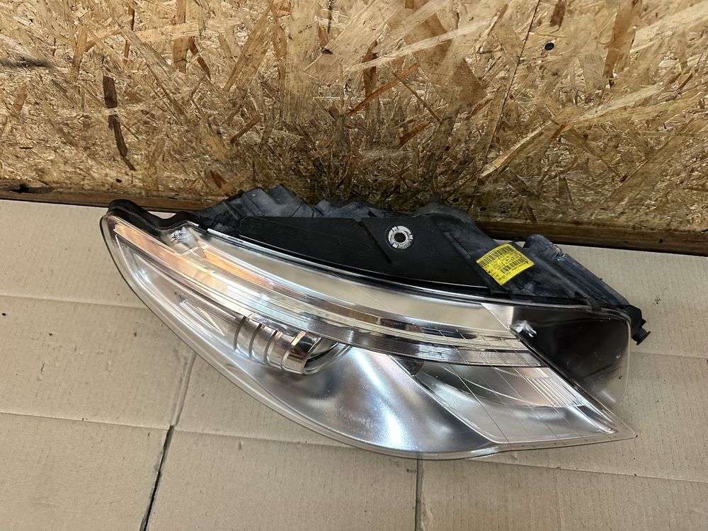Передня права фара ксенон xenon Volkswagen Passat CC 2008-2012 дорест