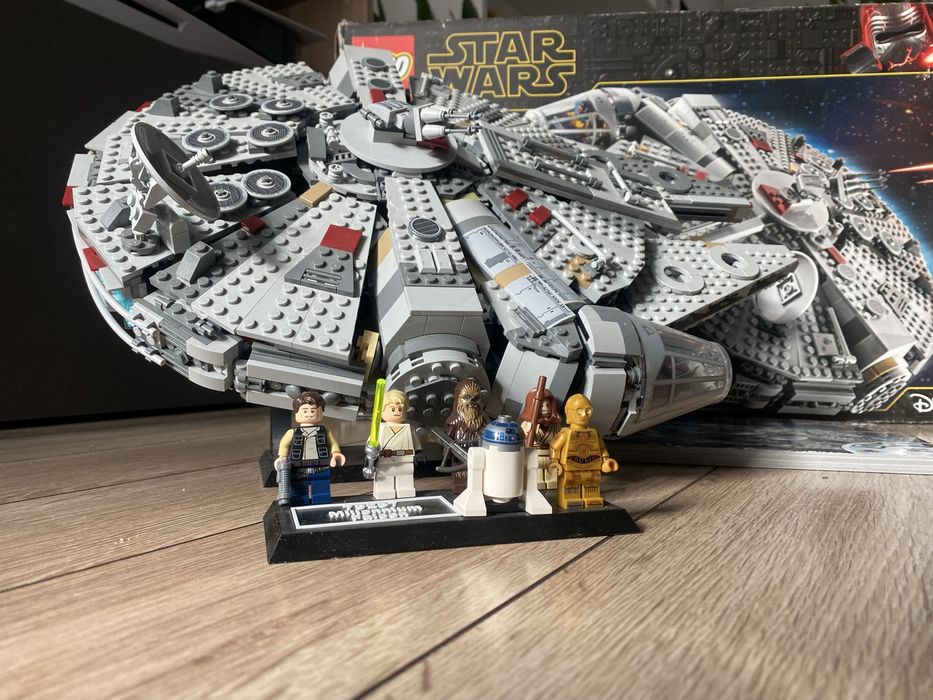 Lego 75257 sokół z figurkami klasyk plus stojak