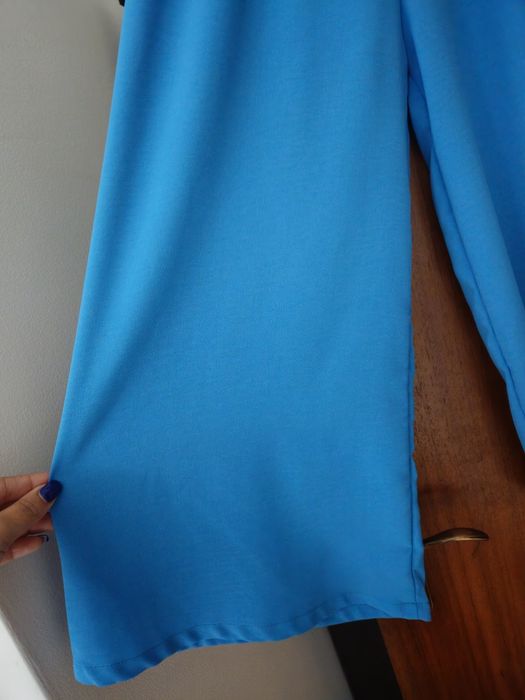 Calça pantalona.