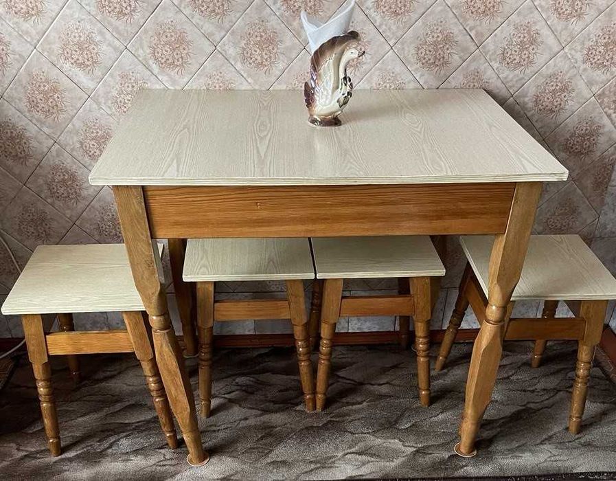 Продаються столи та стула і лавки до них