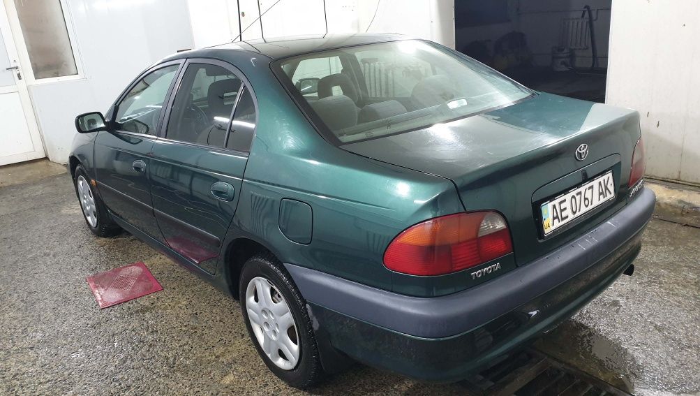 Продам Toyota Avensis 2.0 AT