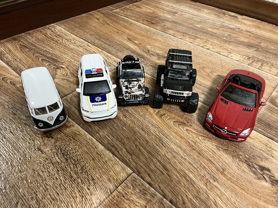 Металеві машинки набором