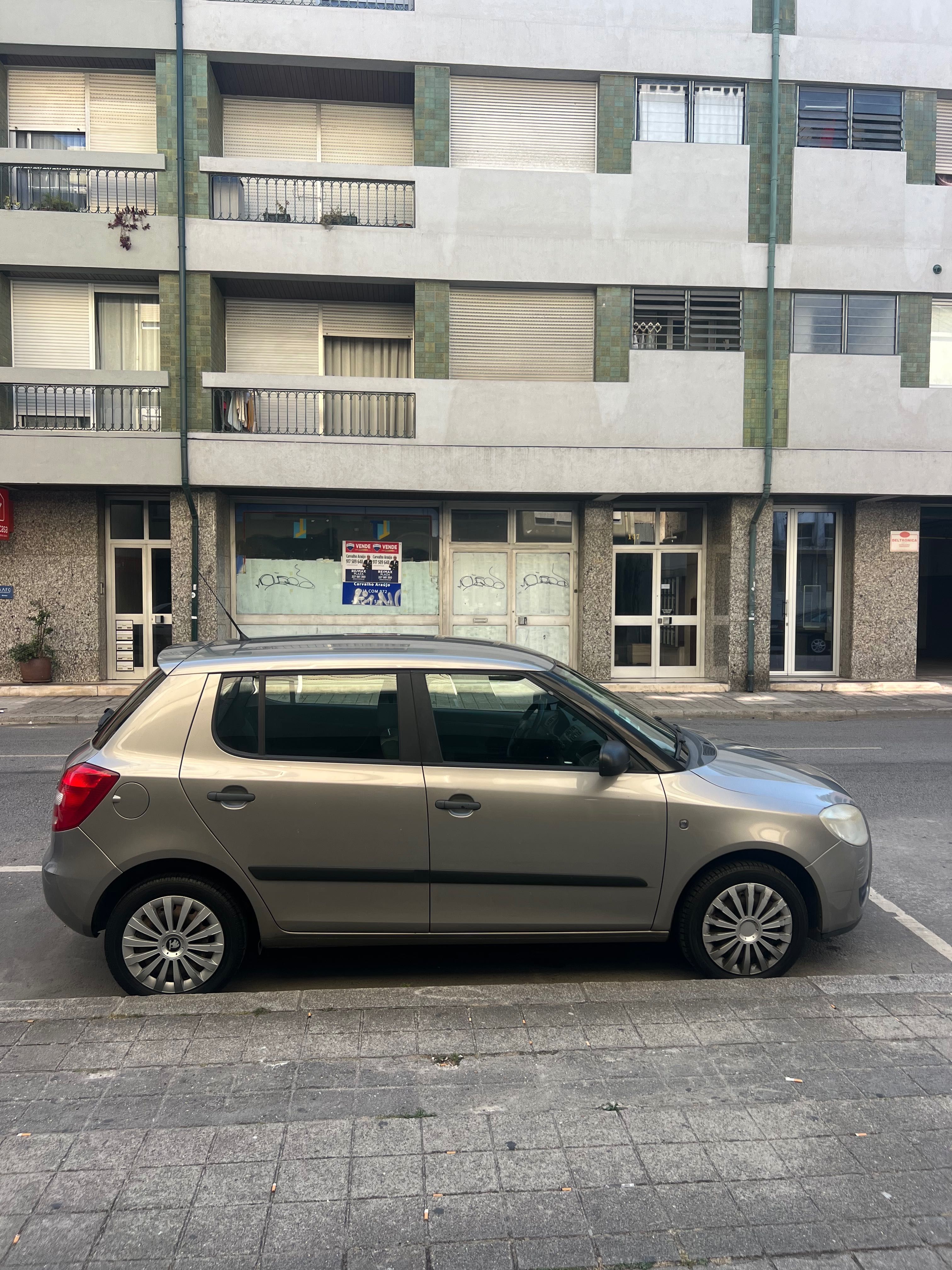Škoda Fabia 1.2 Ambiente 2009 – Excelente estado – 160,000 km – Lisboa