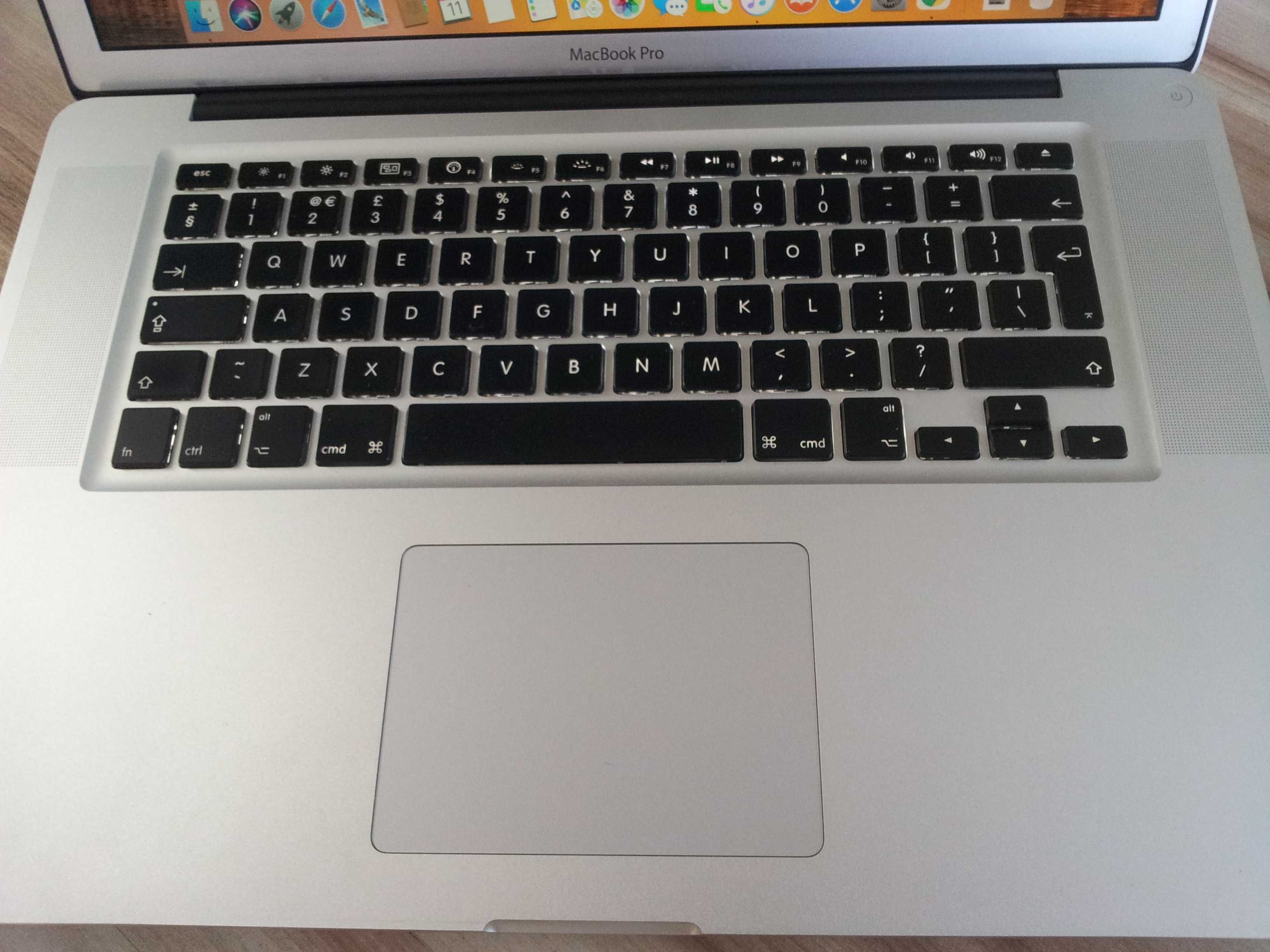 Apple MacBook Pro15 i7 intel 4x2,30Ghz/12/256ssD/High Sierra/WiFi/Blue