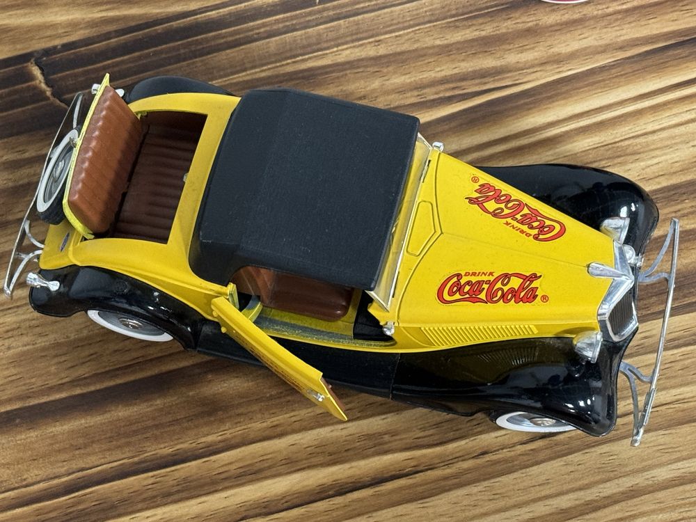 Carro coca-cola 1:18