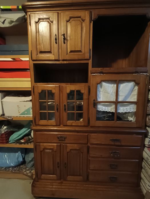 Armário em castanho