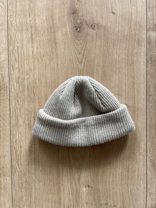 Czapka beżowa typu „beanie”