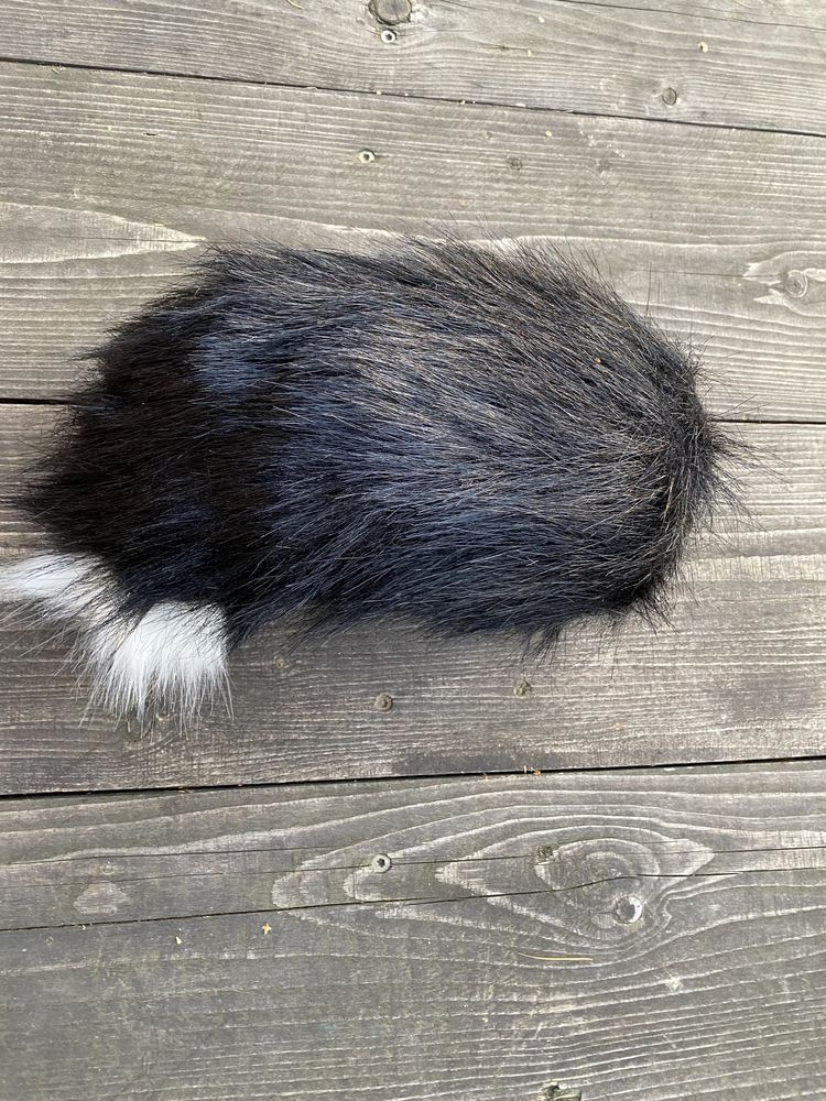 Maska furry z długimi łapkami i ogonkiem