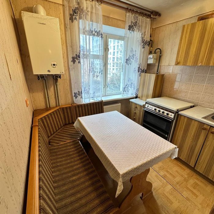 Продаж 3 км квартири поруч з стометрівкою