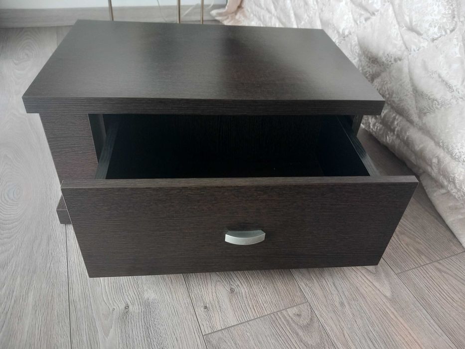 Conjunto de 2 mesas cabeceira como novas