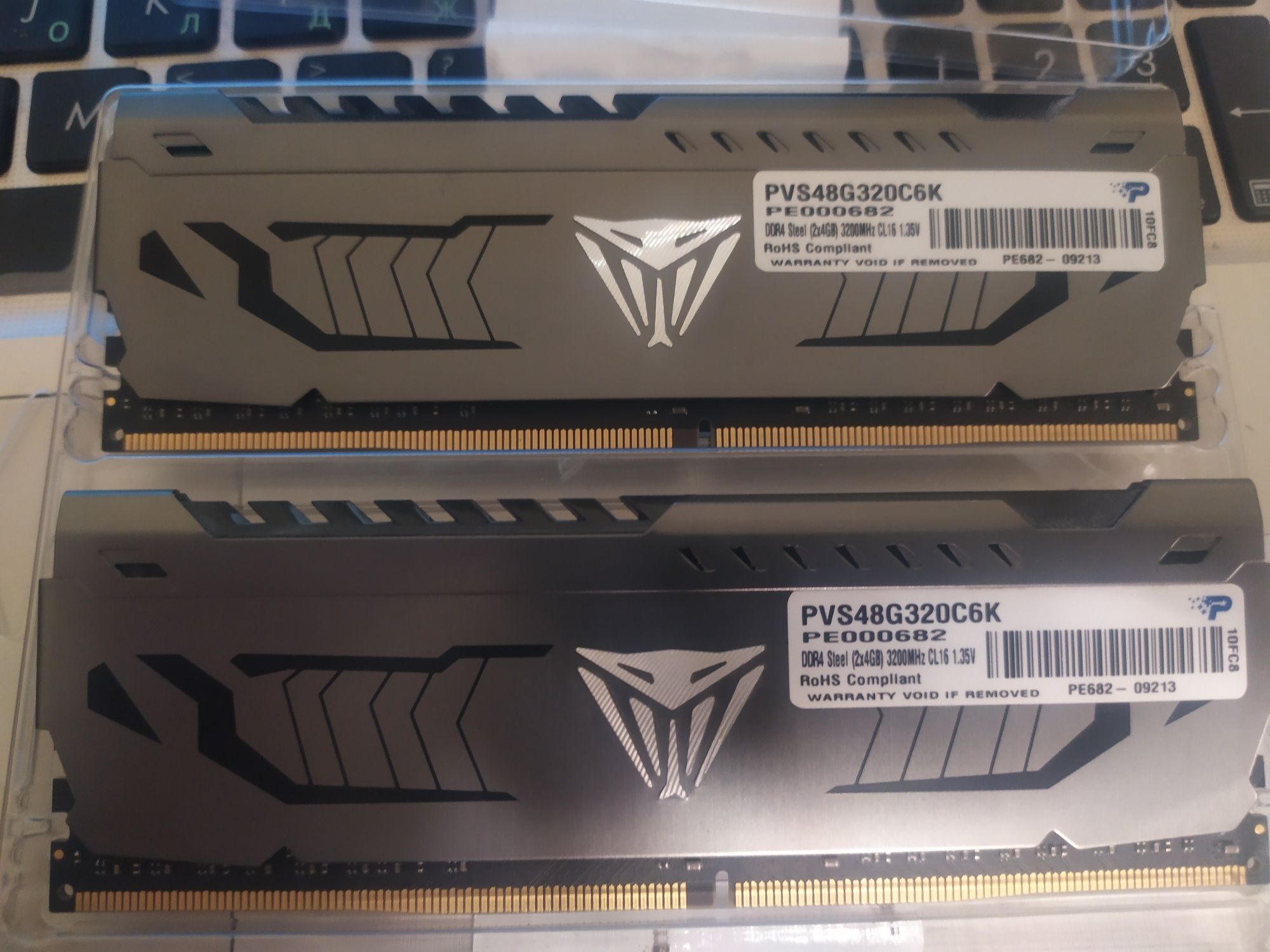 Оперативна пам'ять Patriot DDR4-3200 8192MB PC4-25600 Viper Steel (PVS