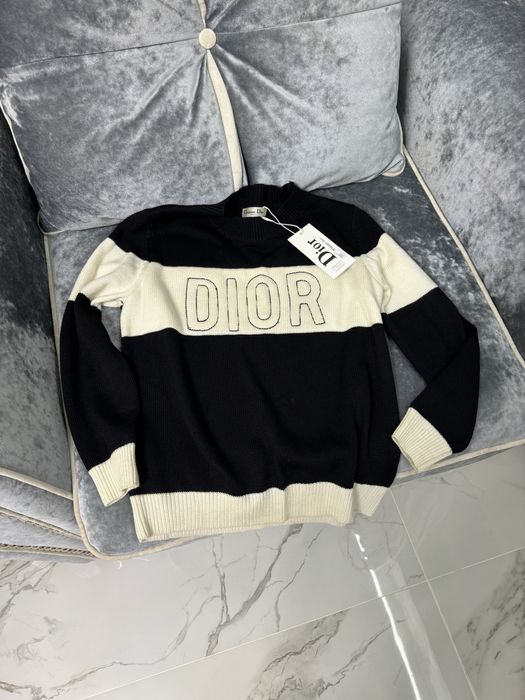 Черный с белым свитер люкс бренд