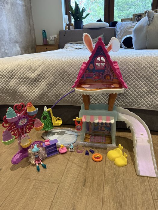 Enchantimals domek narciarski zimowy z lalka + karuzela my little pony