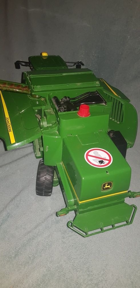 Sprzedam kombajn John deere firmy bruder