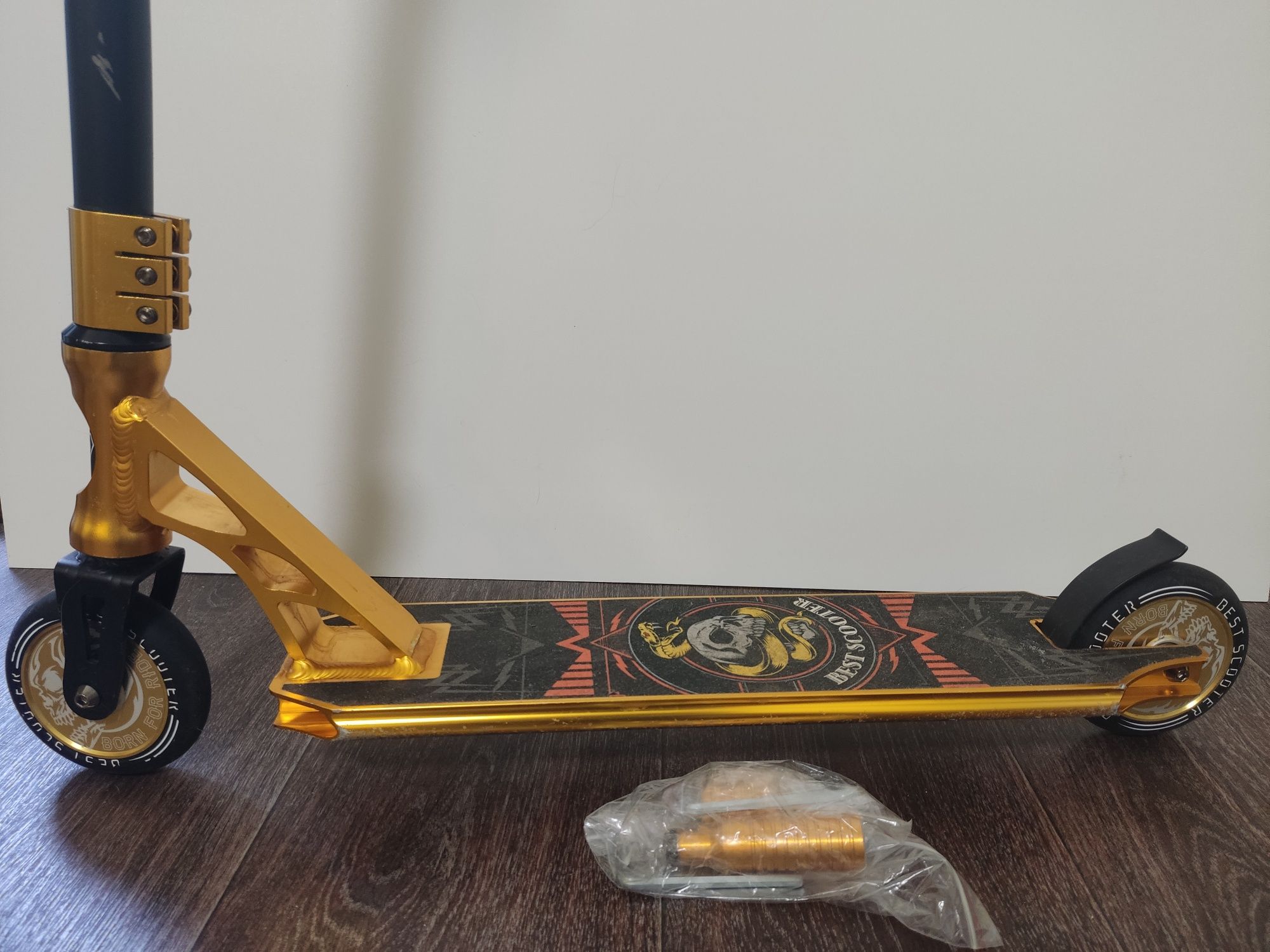 Самокат трюковий з черепом жовтий Best Scooter, Пеги, HIC, пряме кермо